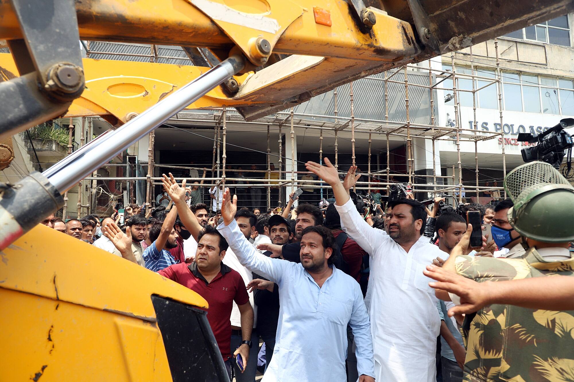 People protest in Shaheen Bagh against anti-encroachment