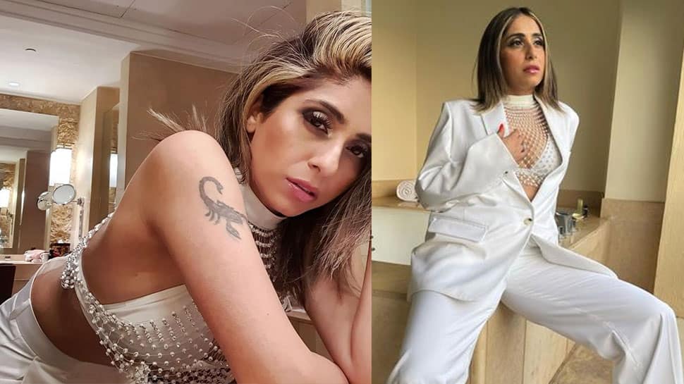 Neha Bhasin ditches 'boring bikinis', fires up gram with her Oo Antava dance in a bathtub - Watch