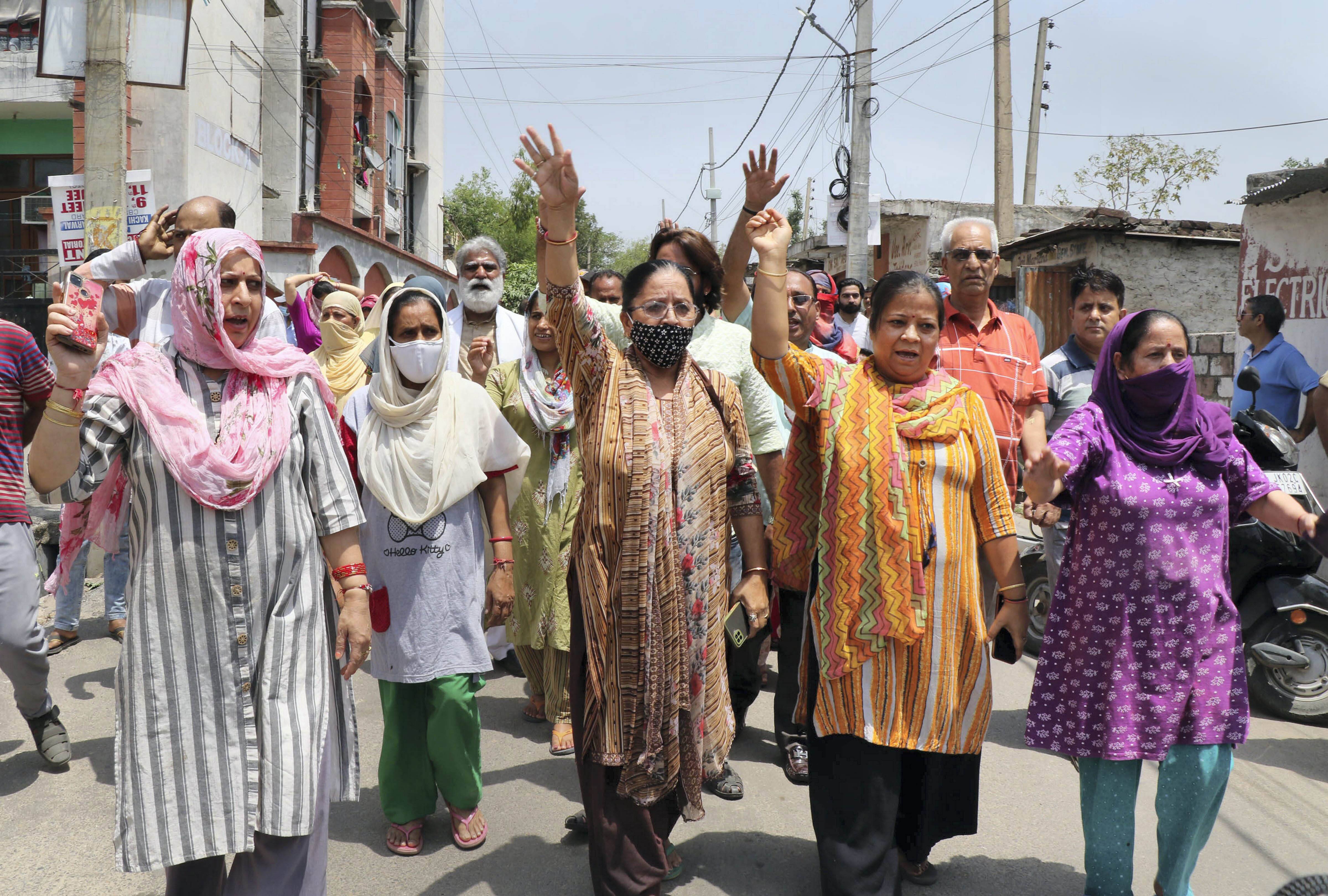 Mehbooba Mufti reacts on Killings of Kashmiri Pandits