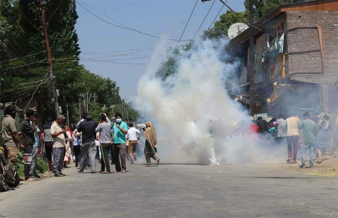 Kashmiri Pandit killings: Protesters fired upon with tear gas 