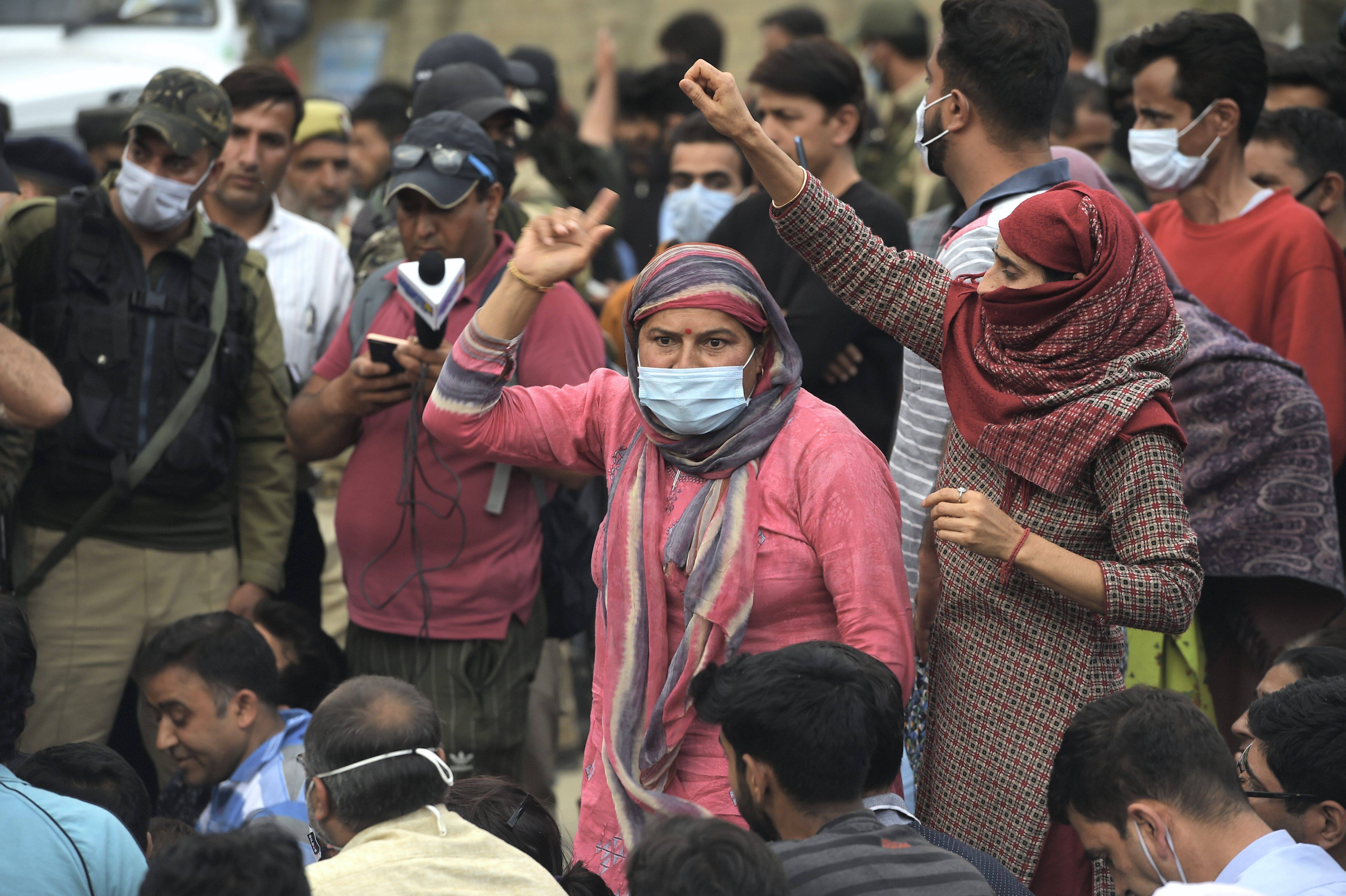 Kashmiri Pandit shot dead: People protest, raise slogans