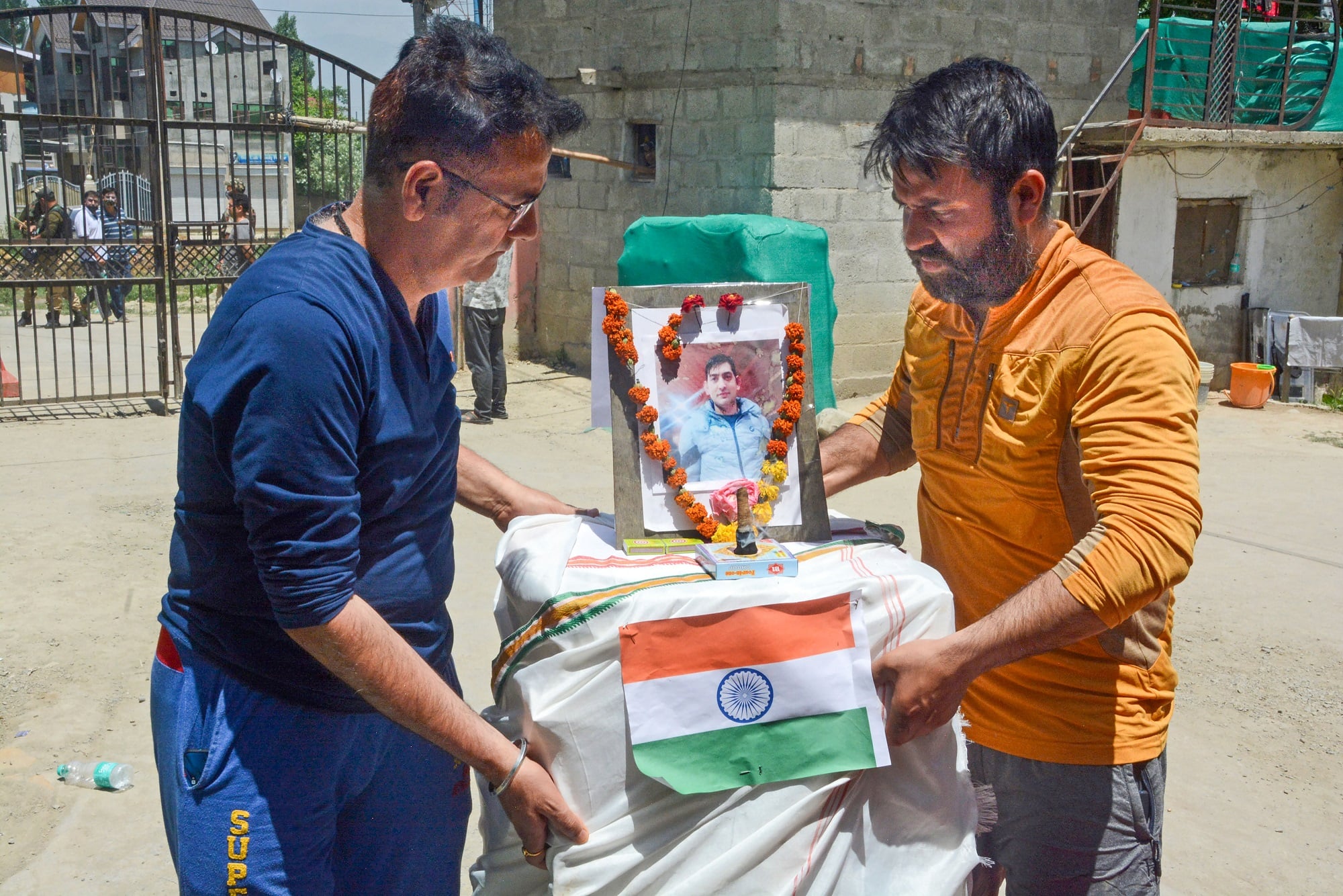 Kashmiri Pandit killing: J&K LG orders probe into use of force against protestors