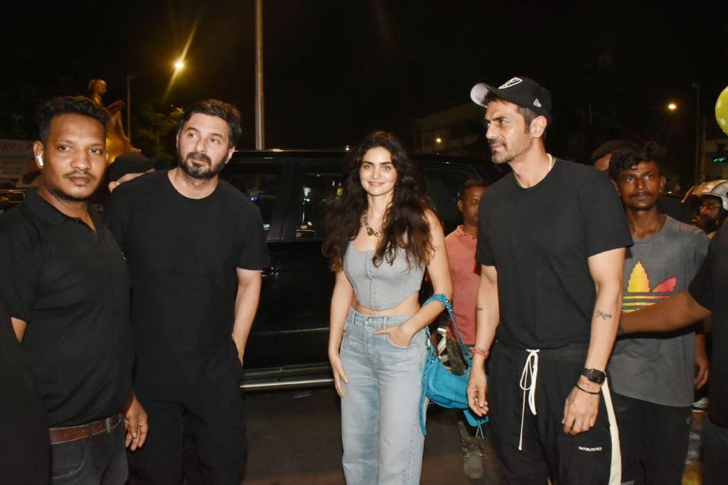 Arjun Rampal is dressed in all black for the outing