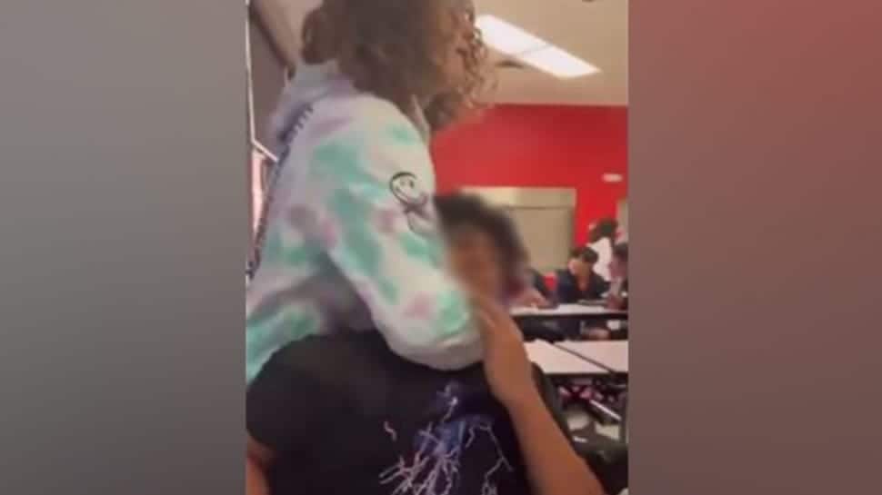 SHAME! Indian-origin boy, 14, 'choked' by classmate, others film act in Texas - VIDEO SHAME! Indian-origin boy, 14, 'choked' by classmate, others film act in Texas - VIDEO