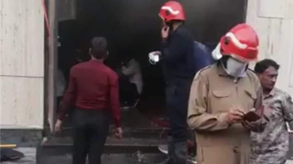 One killed as fire breaks out at a banquet hall in Delhi's Ashok Vihar thumbnail