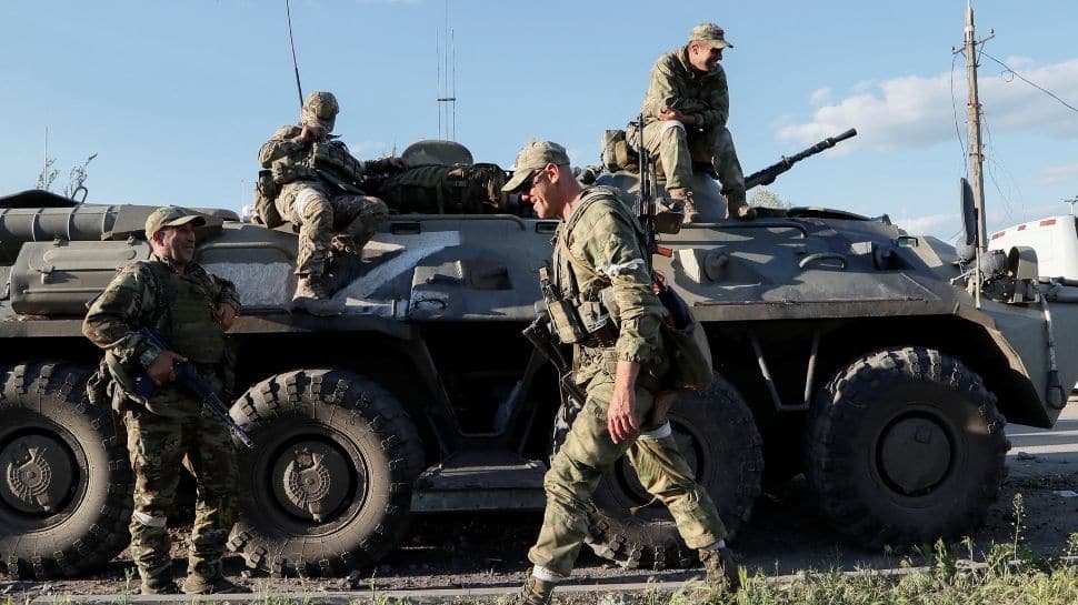Mariupol on verge of falling to Russia, Ukraine abandons 'last bastion of resistance' thumbnail