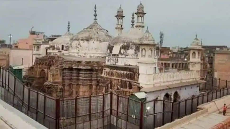 Gyanvapi mosque issue: FIR against DU&#039;s Hindu College professor over &#039;objectionable&#039; post on &#039;Shivling&#039;