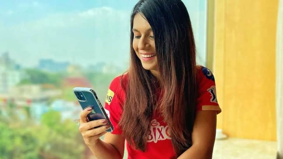 Punjab Kings mystery girl Shashi Dhiman has been anchoring fun videos for PBKS and is often seen travelling to the venues along with the players. (Source: Twitter)