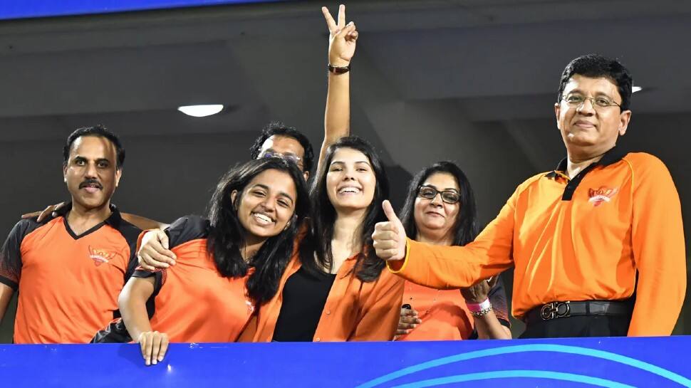 Sunrisers Hyderabad co-owner and original 'mystery girl' Kaviya Maran (centre) seen during IPL 2022 match against RCB. (Photo: BCCI/IPL)