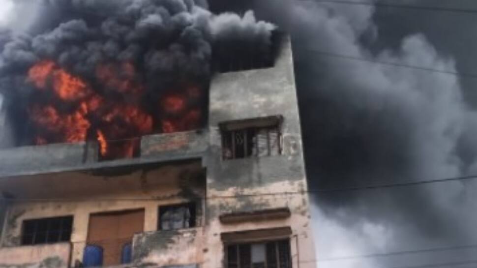 Massive fire breaks out at Delhi&#039;s Bawana, 17 tenders on site