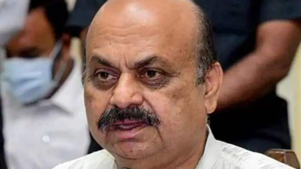 Amid speculations of Cabinet rejig, Karnataka CM talks to Amit Shah over phone in Delhi