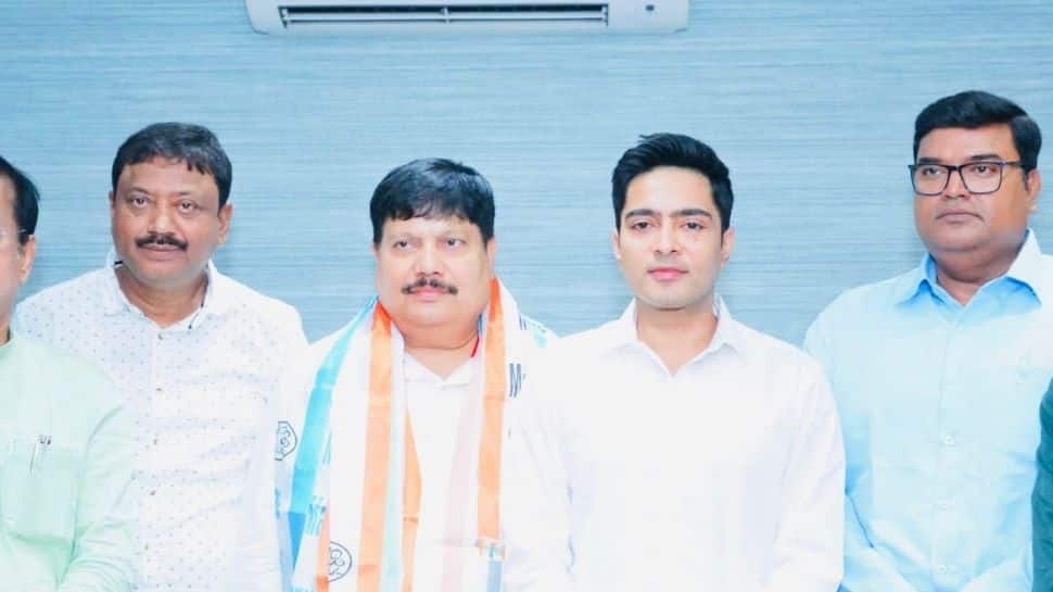 BJP MP Arjun Singh joins TMC in Kolkata thumbnail