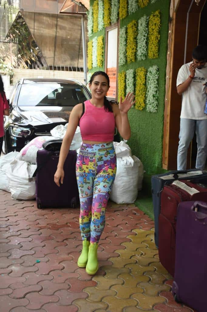 Sara Ali Khan grabs limelight in funky printed blue pants and pink