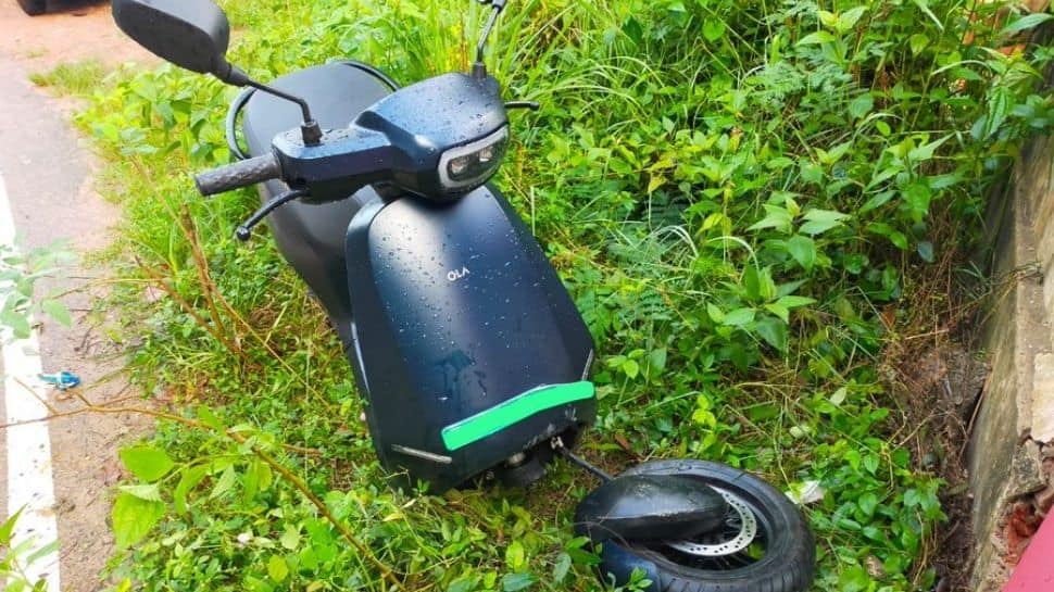 Suspension of yet another Ola S1 Pro electric scooter breaks, owner blames built quality