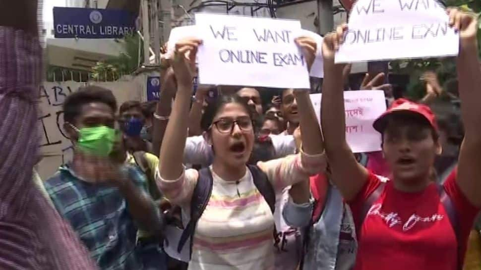 Over 200 Calcutta University students demand online exams, continue protests