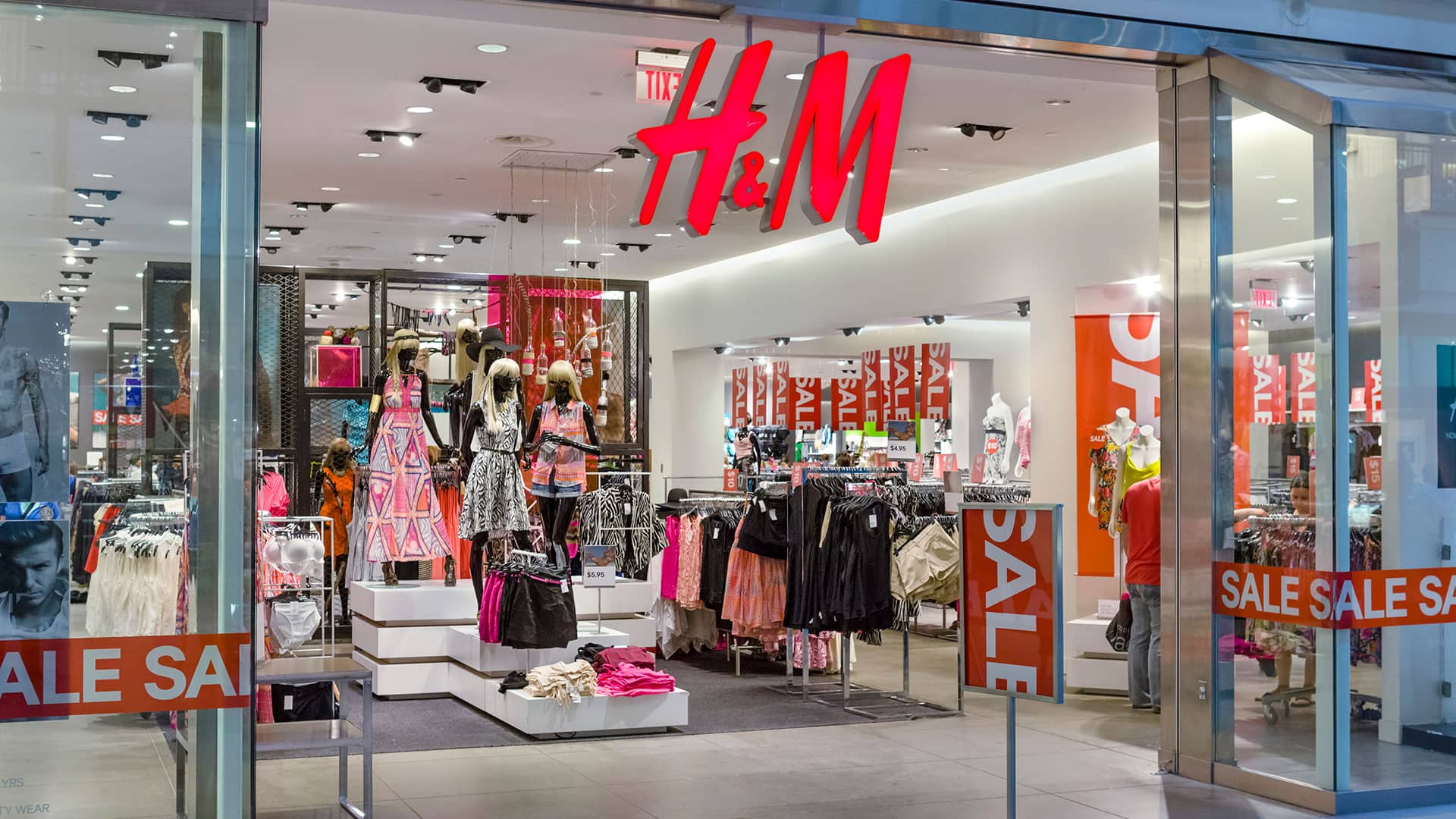 Retailer H&M makes lively debut at Governor's Square