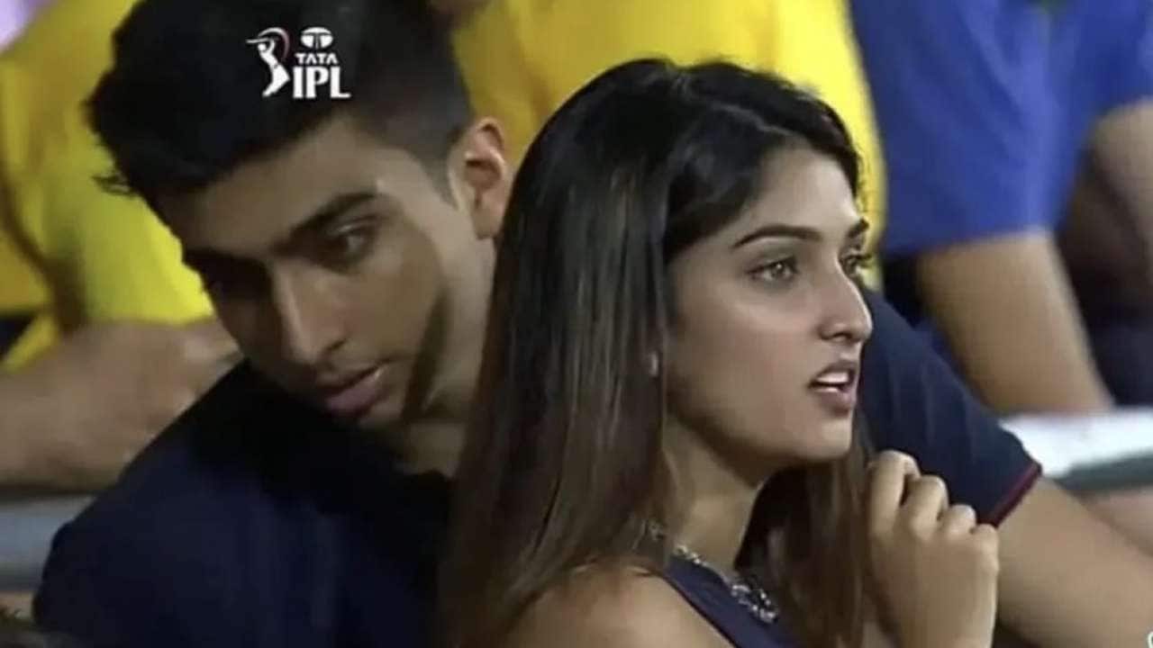 Mystery girl spotted during first match of IPL 2022, between CSK and KKR
