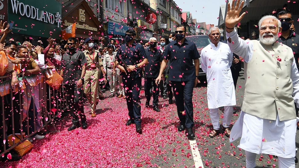 PM Narendra Modi stopped his car in Shimla and approached this girl; Here&#039;s why