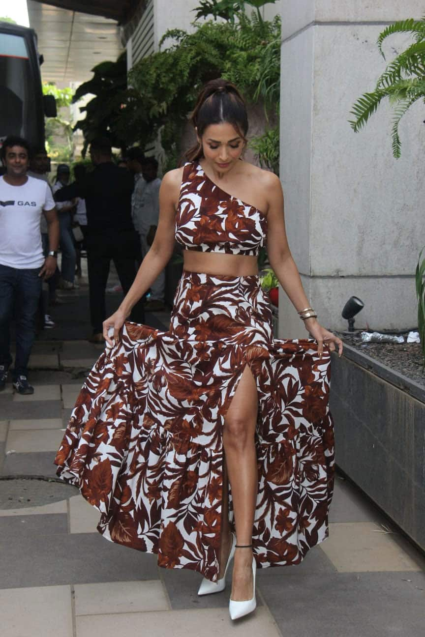 Malaika Arora oozes oomph in floral thigh-high slit co-ord set at Gauri ...