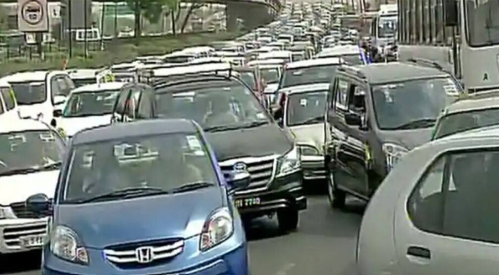 Delhi-Noida travellers alert! Huge traffic on DND flyway