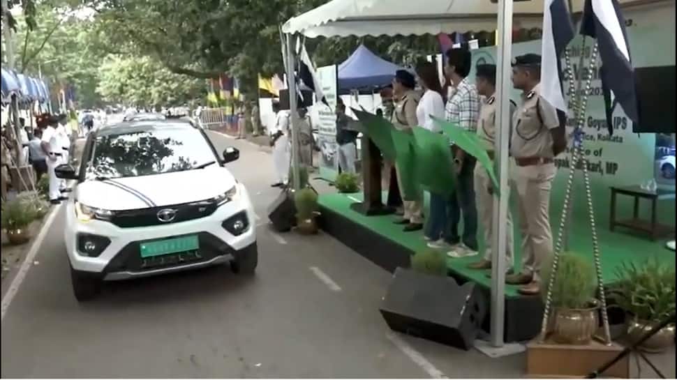 कोलकाता पुलिस ने विश्व पर्यावरण दिवस 2022 पर 17 टाटा नेक्सॉन ईवी को बेड़े में शामिल किया