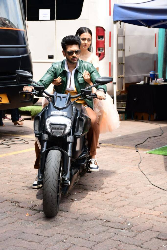 Tejasswi dons a stunning blush pink dress as she goes on a bike ride
