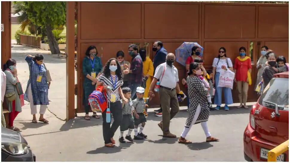 Offline classes in Mumbai school postponed for 3rd time, Parents demand fee back | India News - Vimarsana News