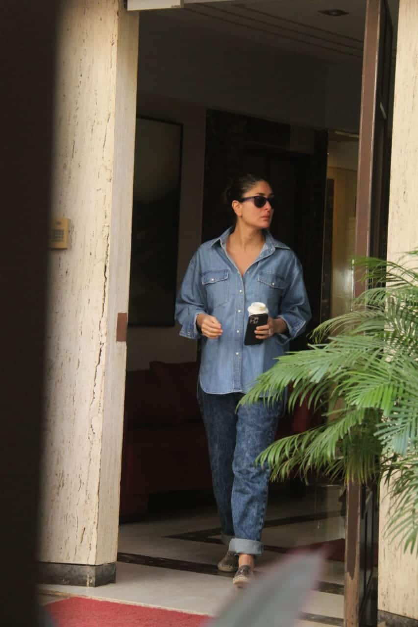 Kareena Kapoor to Kriti Sanon: Divas show denim-on-denim is Bollywood's  favourite fashion trendKareena Kapoor to Kriti Sanon: Divas show denim-on- denim is Bollywood's favourite fashion trend - India Today