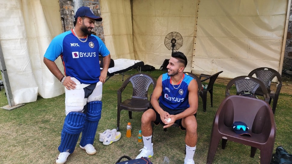 Rishabh Pant (left) will be captain of Team India in the five-match T20 series against South Africa beginning on Thursday (June 9). India need 1 win to clinch 13th successive victory in T20 cricket, a world record. (Source: Twitter)