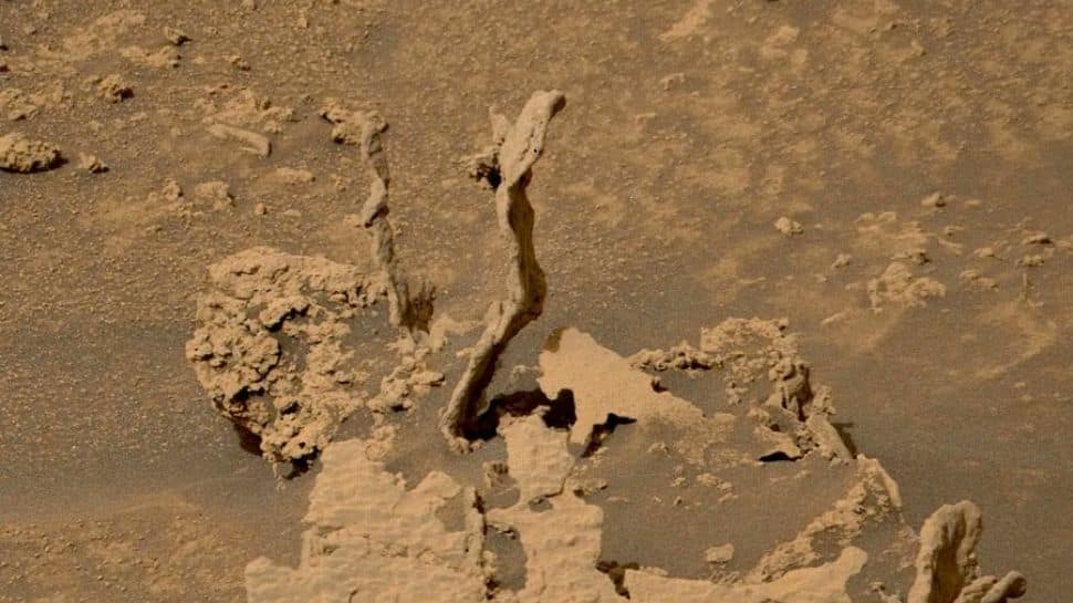 Strange twisted rock towers on Mars, NASA&#039;s Curiosity rover releases pictures of THIS