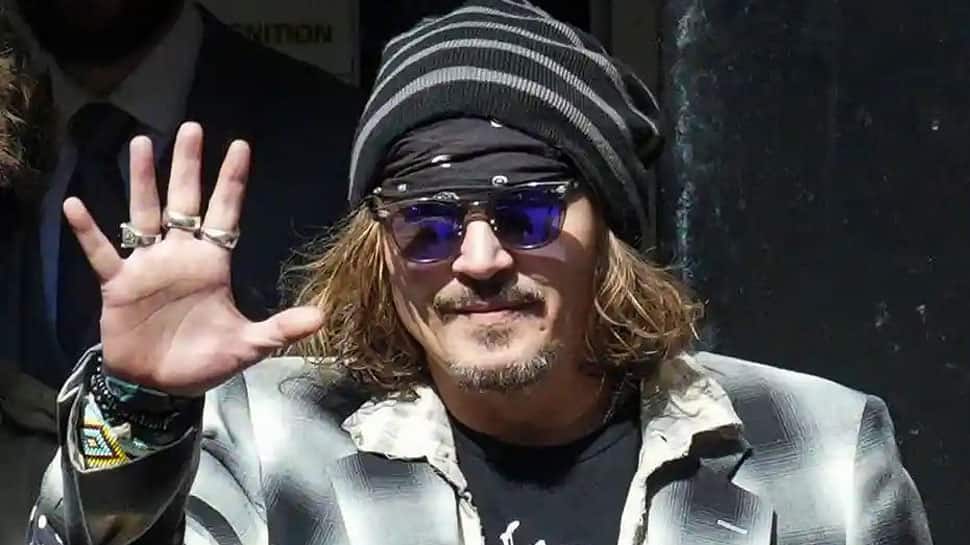 Johnny Depp caught on cam looking dishevelled, gets mobbed by fans ...