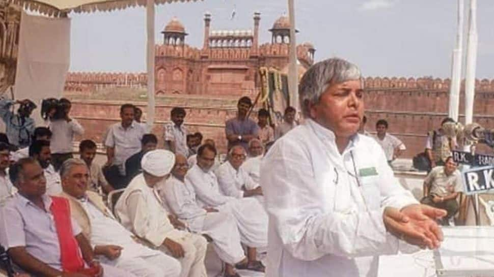 Addressing a crowd at Red Fort