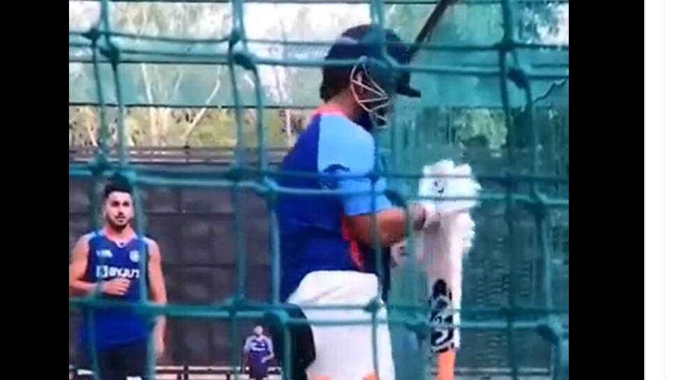 India vs South Africa 2nd T20: Umran Malik breaks Rishabh Pant&#039;s bat in nets - WATCH