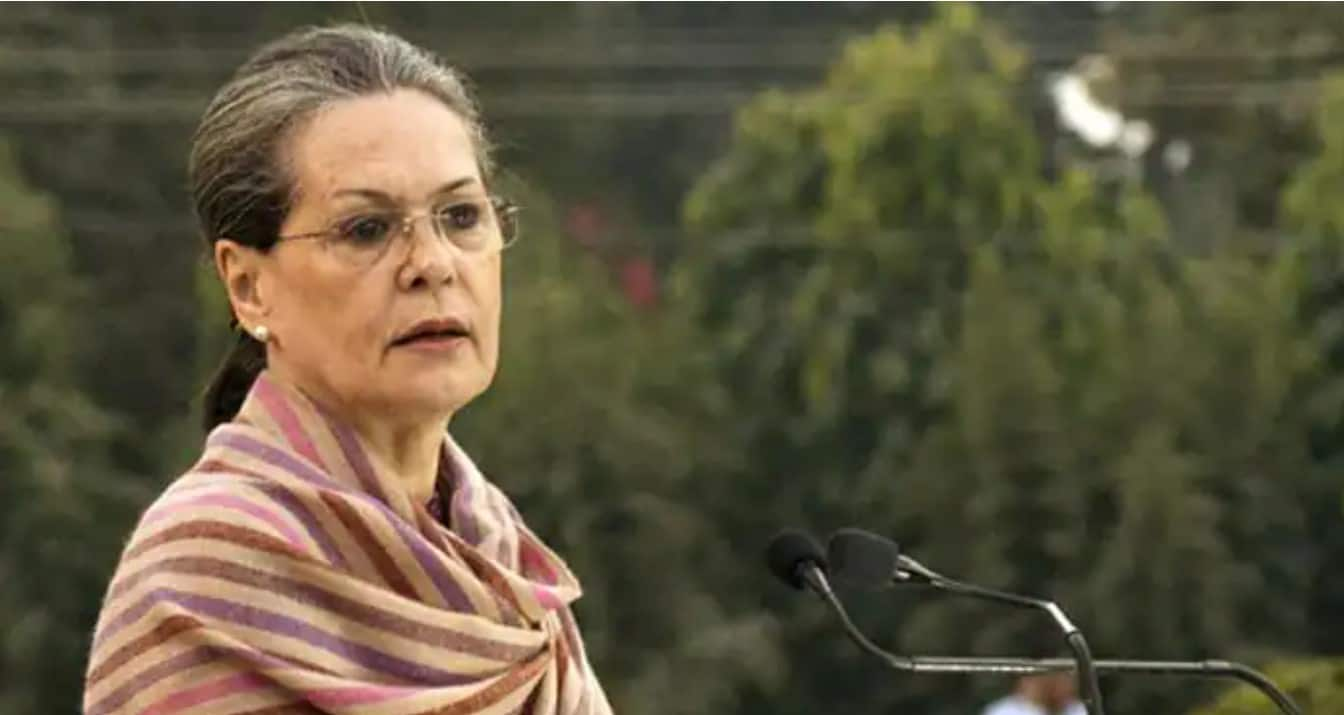 Presidential elections: Congress chief Sonia Gandhi reaches out to Sharad Pawar, Mamata Banerjee