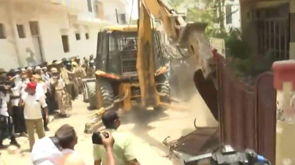 Bulldozers raze UP violence accused Javed Ahmed&#039;s &#039;illegal&#039; home after CM Yogi Adityanath&#039;s warning - Watch