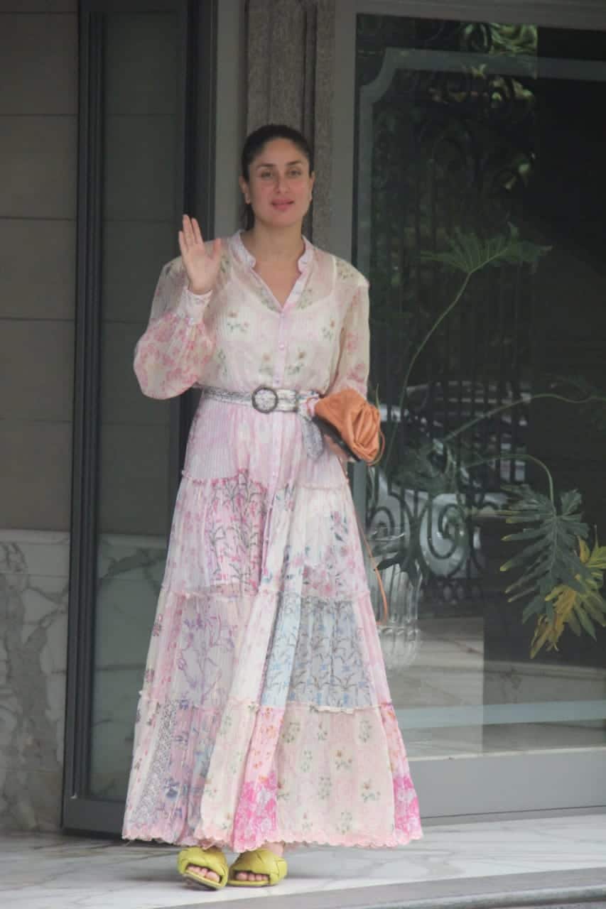 Kareena Kapoor Looks Scintillating With Her Stunning Outfit