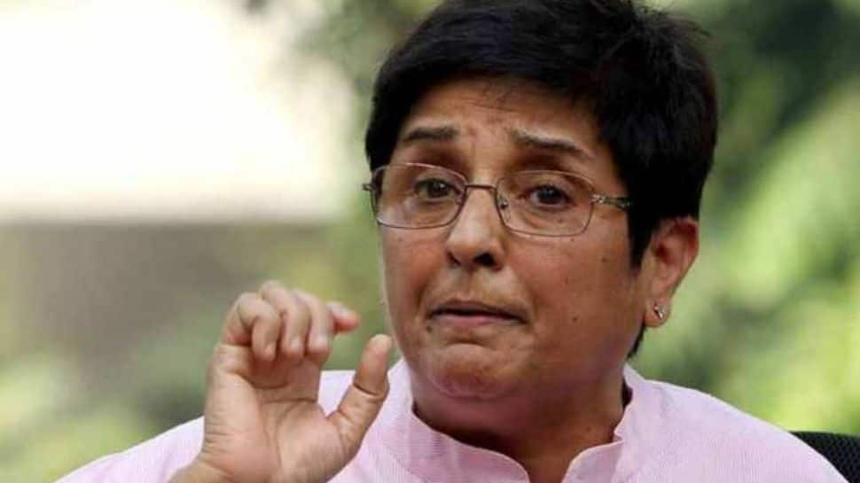 Kiran Bedi&#039;s &#039;12 o&#039; clock&#039; joke on Sikh community stirs BIG controversy; former IPS officer apologises