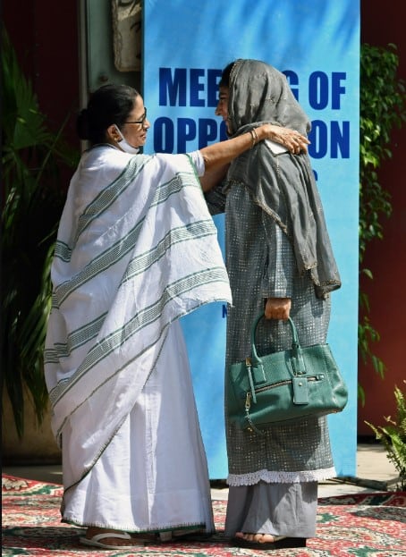 Mamata Banerjee with Mehbooba Mufti