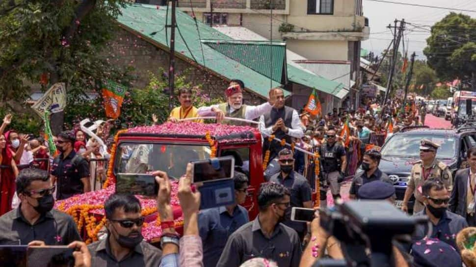 PM Narendra Modi holds mega roadshow in Himachal Pradesh&#039;s Dharamshala