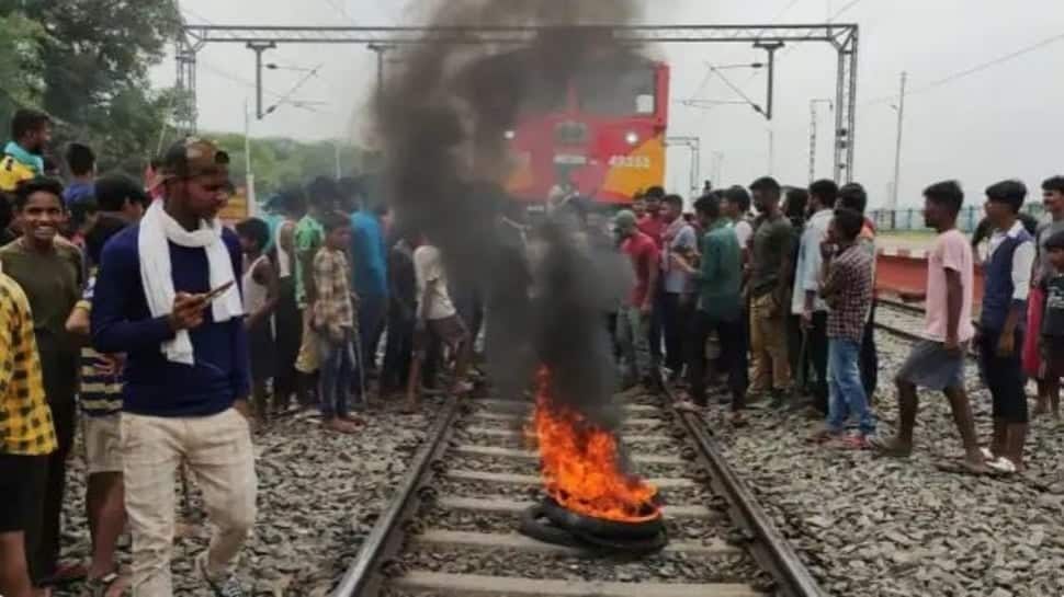 Agneepath protest rages in Bihar: 22 trains cancelled, 6 diverted - Check complete list here