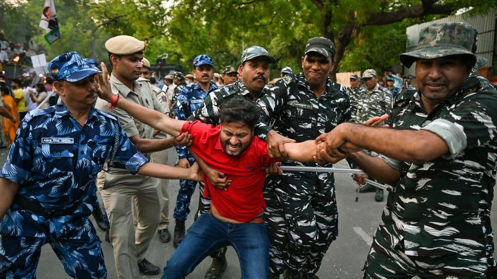 Agnipath recruitment scheme to harm 'effectiveness of Armed Forces? Centre clarifies