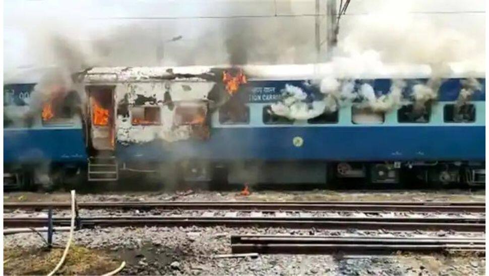 Massive protest in Bihar against Agnipath Scheme: 20 bogies of 2 trains set on fire