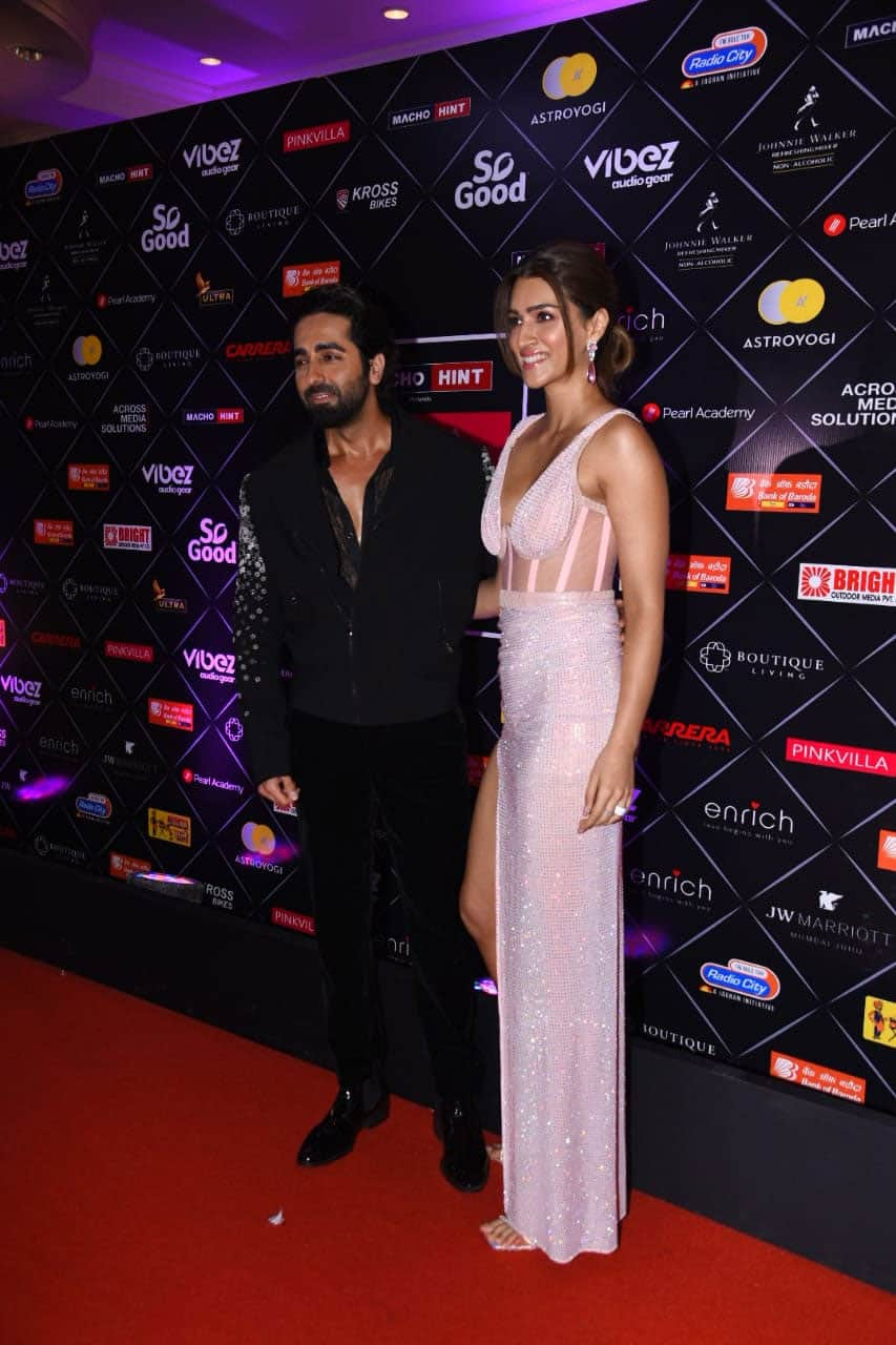 Ayushmann Khurrana poses with Kriti Sanon