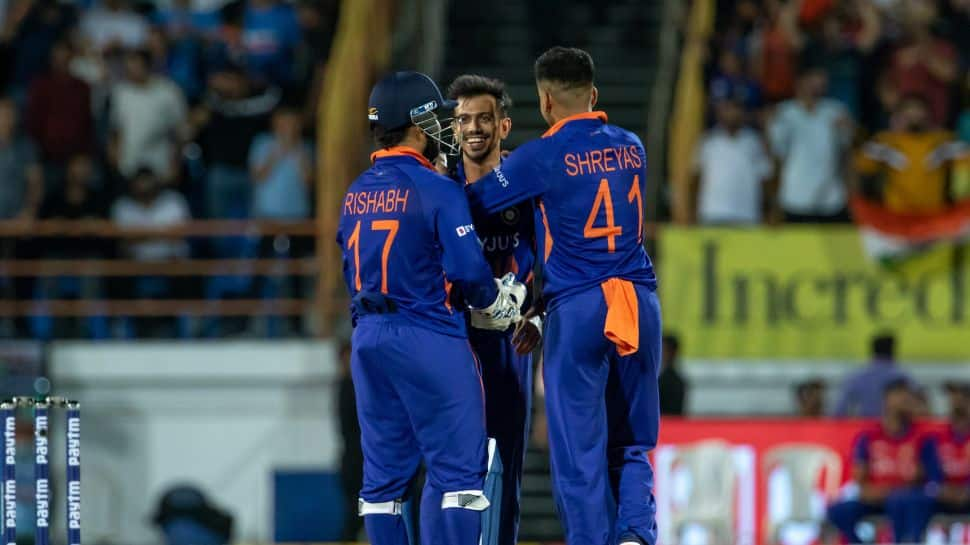 Aakash Chopra predicts that THESE three Indian cricketers will receive huge support at Bengaluru