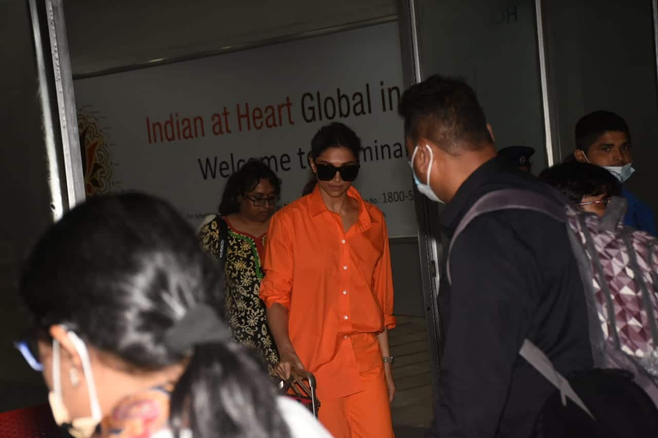 Deepika Padukone's Orange Co-Ord Set With A Louis Vuitton Bag At Mumbai  Airport Is Making Grey Travel Days Look Zesty