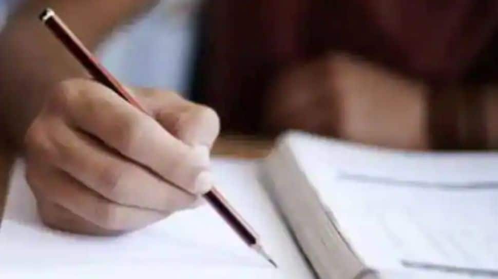 CU Exams 2022: Calcutta University to conduct offline exams despite students&#039; protests