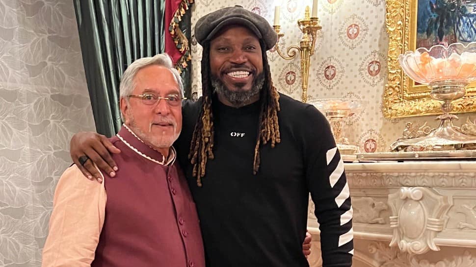 Vijay Mallya meets former Royal Challengers Bangalore opener Chris Gayle, social media goes into meltdown