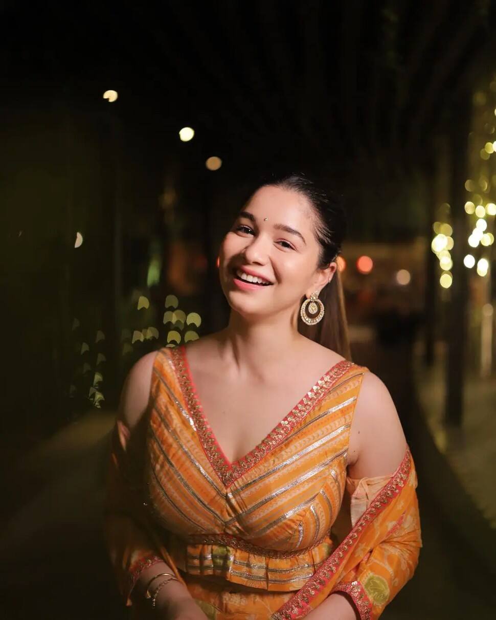 The smile goes well with this beautiful dress. Sara attended the wedding of her friend in Delhi recently and slayed everyone with her looks.  (Image source: Instagram)