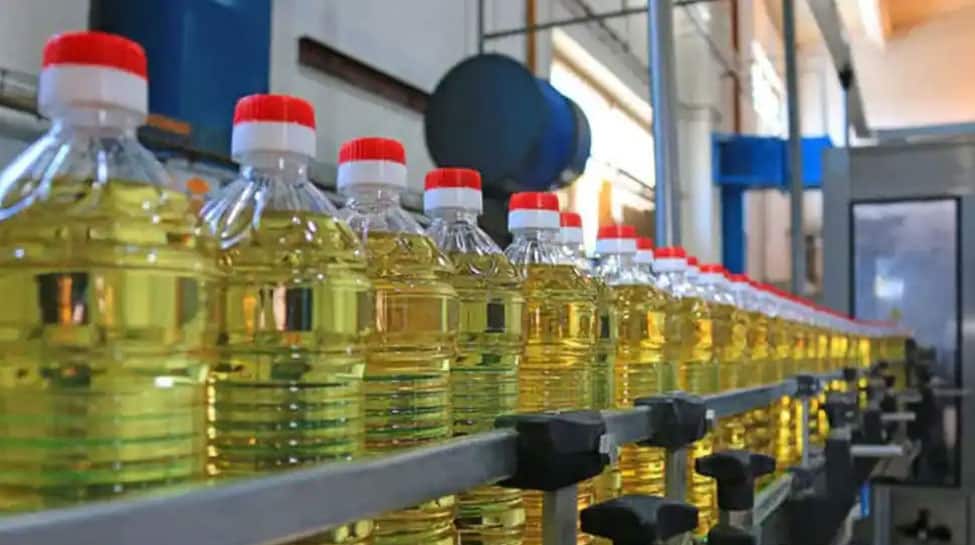 Edible oil prices become cheaper, major brands cut MRP by Rs 10-15 per litre --Check new rates here