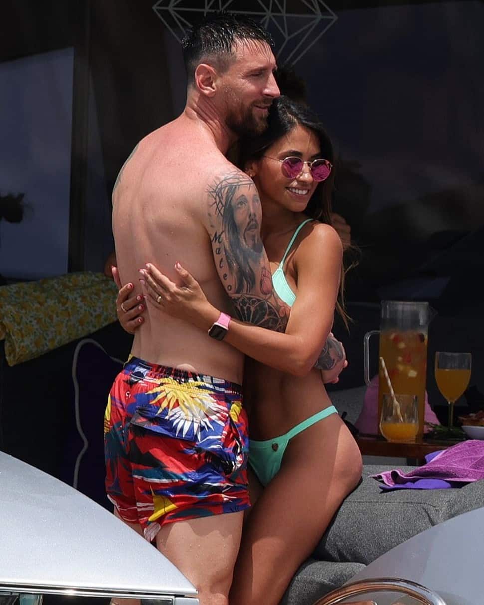 Lionel Messi goes shirtless on a yacht with wife Antonella Roccuzzo in Ibiza. (Source: Twitter)